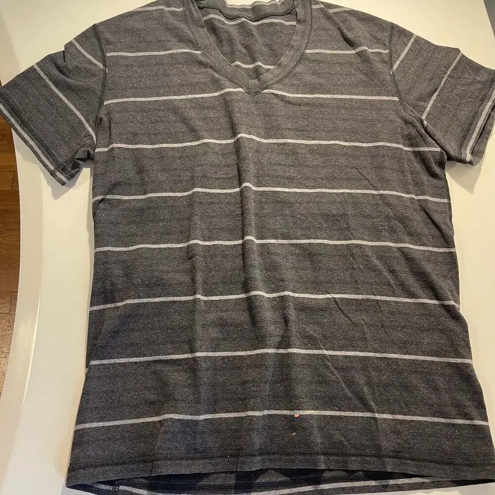 Lululemon Athletica Essential Shirt, Size M/L , V Neck Gray White stripe Preowne
